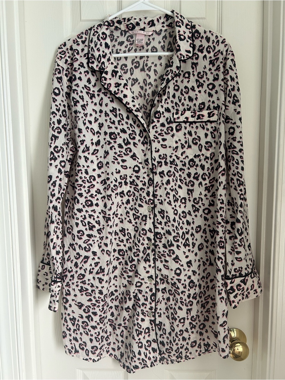 ⚜️ Victoria's Secret Pink and Black Leopard Button-Up Sleep Shirt